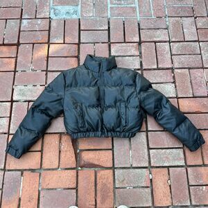 36 POINTS - Cropped - Black Puffer Jacket - Women's L - Pre-Owned